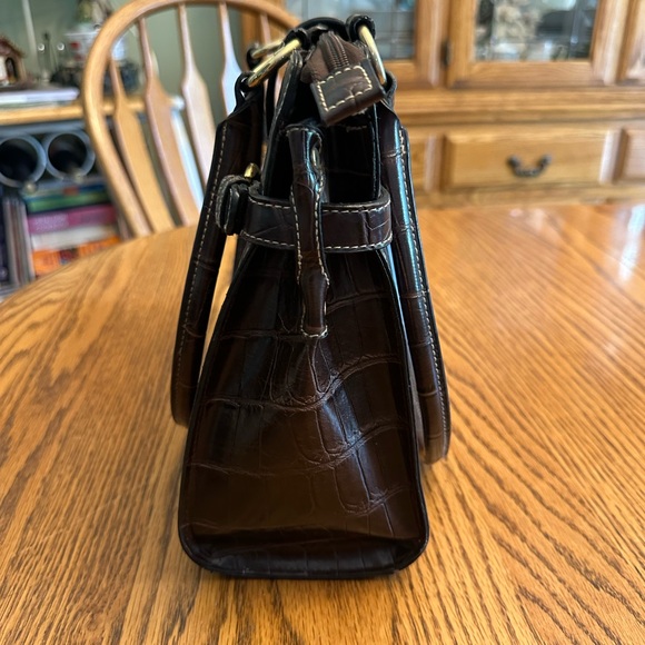 Brown crocodile type hand bag - Picture 2 of 8